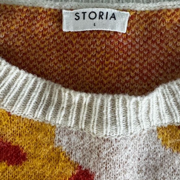 Storia White Sweater with Orange and Pink Floral Design - Picture 5 of 9